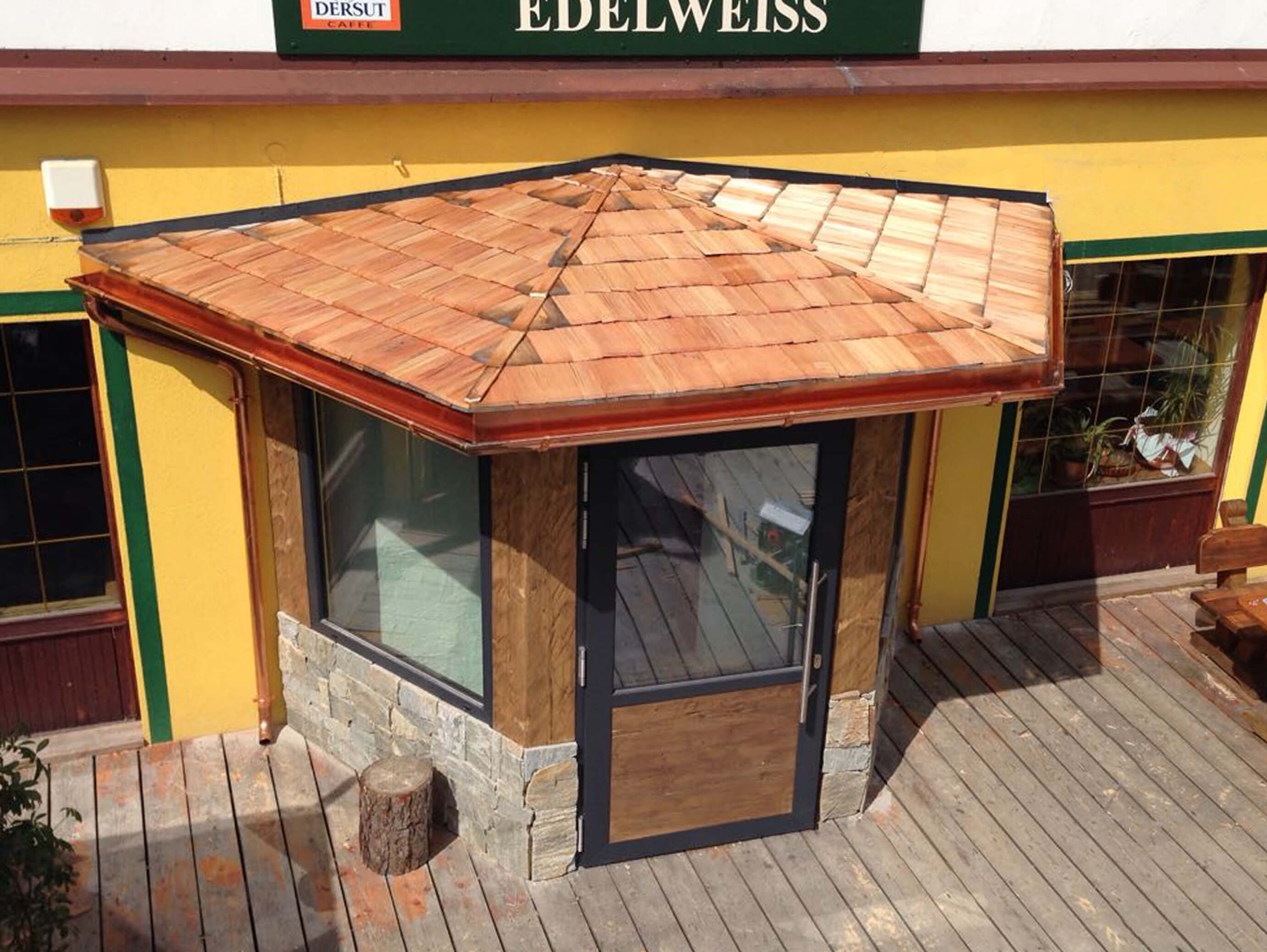 bussola esterna di accesso al Ristorante Edelweiss